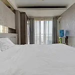 Oyo Life 93097 Apartemen Gateway Pasteur By Kaisar Room